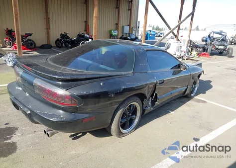 1995 Pontiac Firebird Formula/Trans Am z USA, uszkodzony, nr VIN 2G2FV22P3S2208817